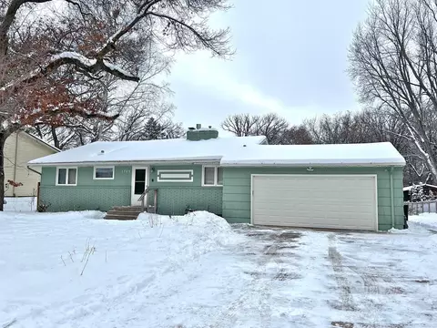1789 Alameda St, Roseville, MN 55113