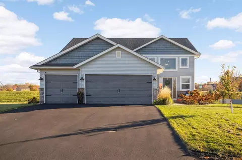 696 Jutland Ave, Shakopee, MN 55379
