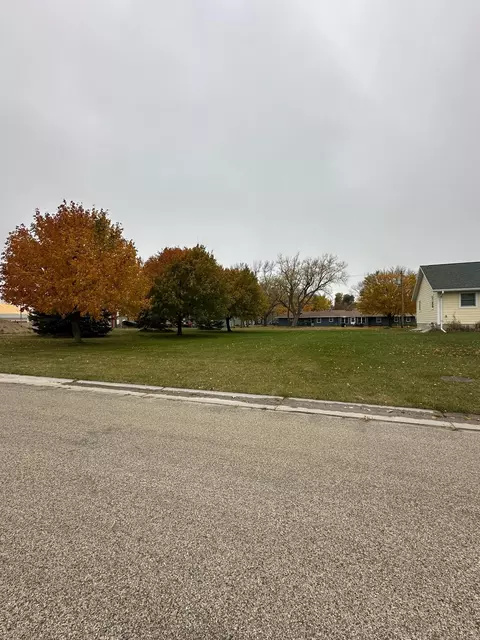 304 Mueller Dr, Hendricks, MN 56136 photo 2
