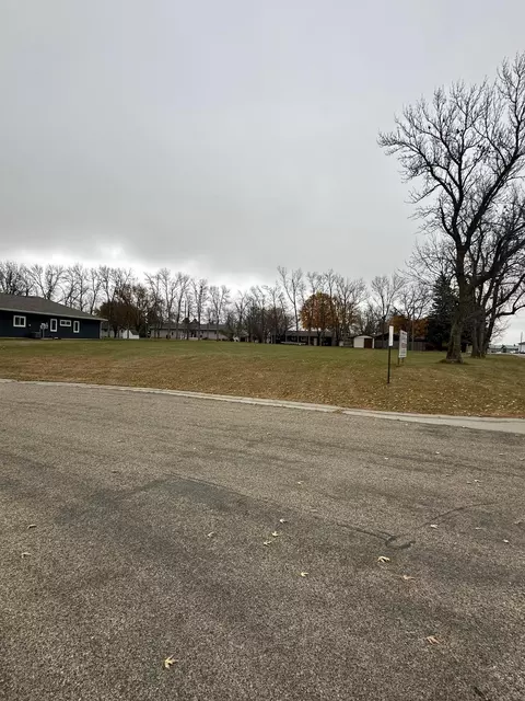 315 Mueller Dr, Hendricks, MN 56136 photo 2