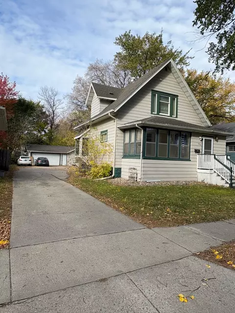 1012 12th St N, Fargo, ND 58102