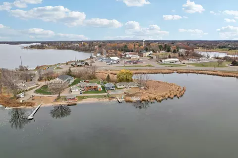 516 Park Island Rd, Center City, MN 55012