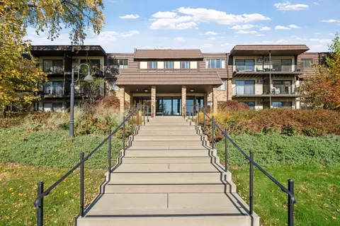 205 Barry Ave S #114, Wayzata, MN 55391