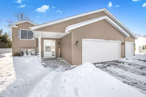 506 Oak Pond Dr, Sartell, MN 56377