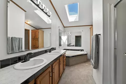 Bath - 755 240th Ave SW, Appleton, MN 56208 photo 2 of 3