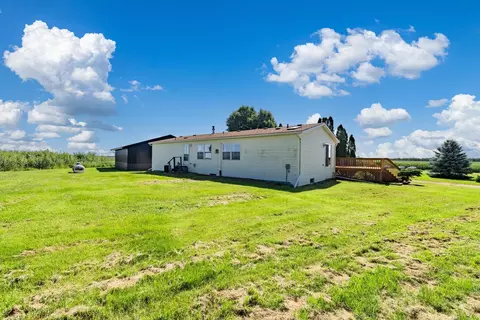 Exterior - 755 240th Ave SW, Appleton, MN 56208 photo 4 of 15