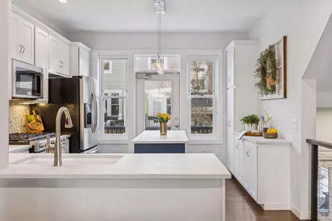 37 4th Ave N #103, Minneapolis, MN 55401