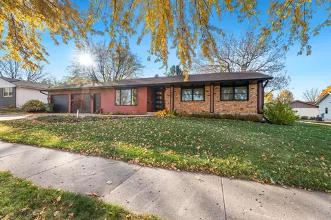 957 Miles Dr, Worthington, MN 56187