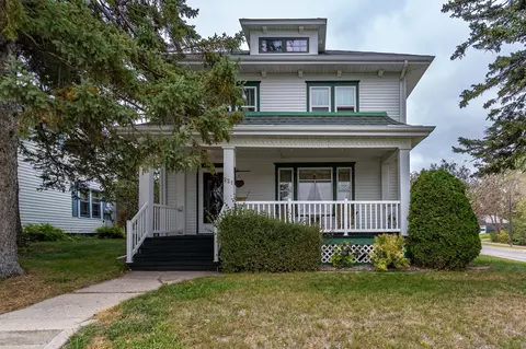 221 E 6th St, Crookston, MN 56716