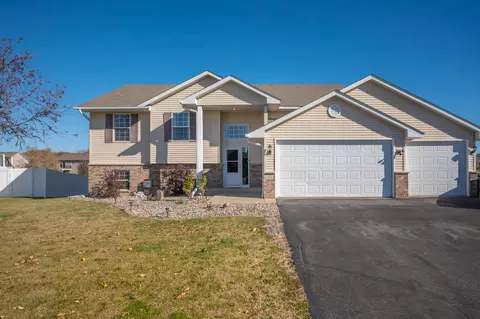 985 Farmers Ridge Trl, Belle Plaine, MN 56011