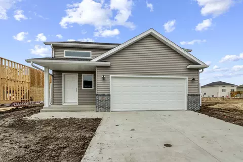 3755 19th St S, Moorhead, MN 56560