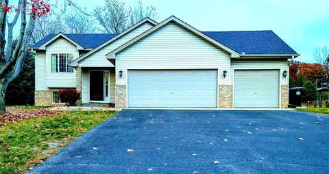 15551 Vale St NW, Andover, MN 55304