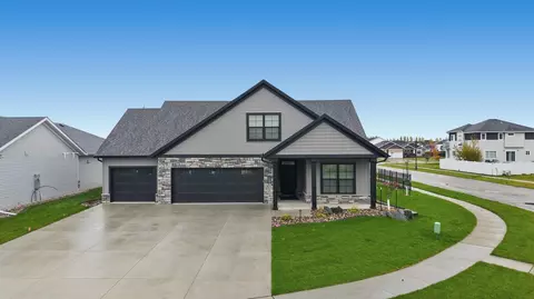 4931 Avery Ln S, Fargo, ND 58104