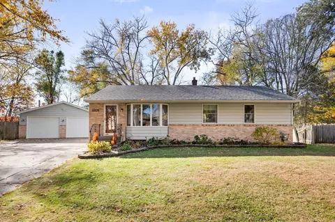 6105 Upper Afton Cir, Woodbury, MN 55125