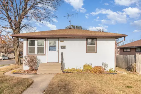1001 Geranium Ave E, Saint Paul, MN 55106