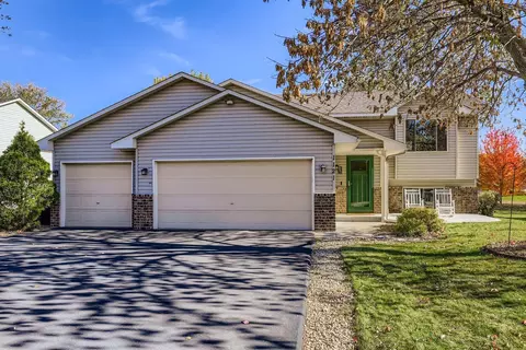 1121 Scott St S, Shakopee, MN 55379