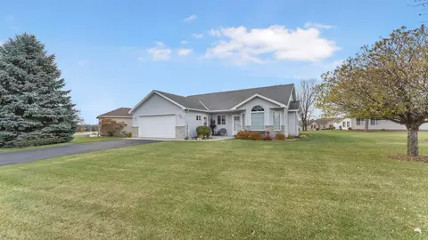 221 Daybreak Ln, Sauk Centre, MN 56378