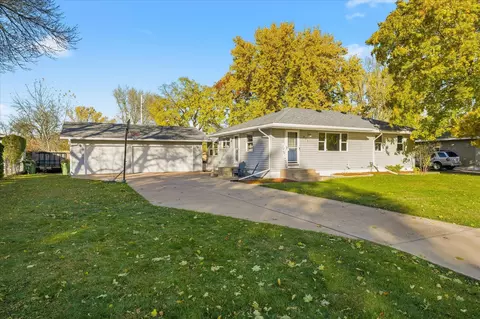 607 106th Ave NE, Blaine, MN 55434