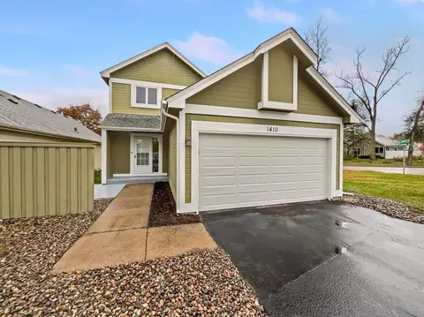 1410 Granada Trl N, Oakdale, MN 55128