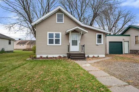 421 NW 8th Ave, Grand Rapids, MN 55744