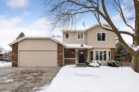7051 Pimlico Ln, Chanhassen, MN 55317