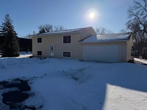 802 9th Ave SW, Forest Lake, MN 55025