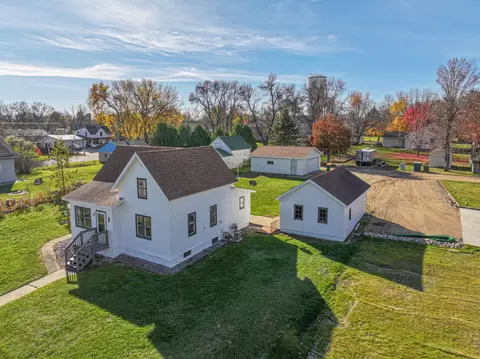 715 Prospect Ave S, Sauk Centre, MN 56378