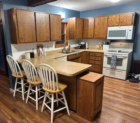 Kitchen - 537 Cedar Ave, Westbrook, MN 56183 photo 2 of 2