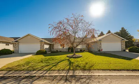708 7 12 Street Cir NW, Kasson, MN 55944
