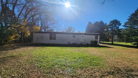 Exterior - 512 2nd St W, Jasper, MN 56144 photo 4 of 6