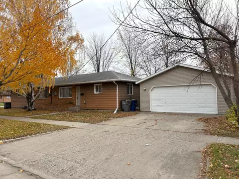 1621 9th Ave S, Moorhead, MN 56560