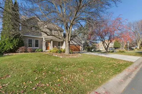 8632 Endicott Trl, Eden Prairie, MN 55347