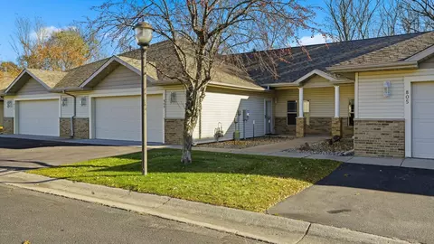 809 Dublin Ct, Mankato, MN 56001