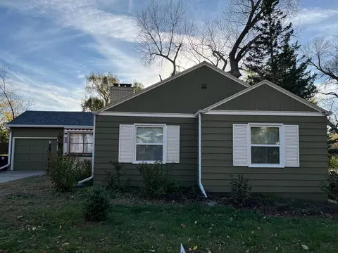 651 River Rd, Windom, MN 56101
