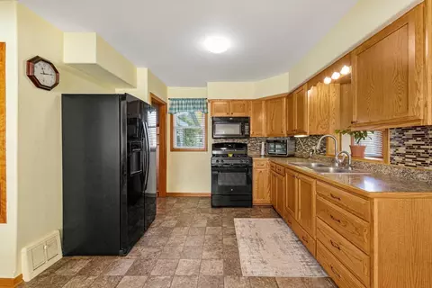 Kitchen - 1269 River Rd, Windom, MN 56101 photo 3 of 4