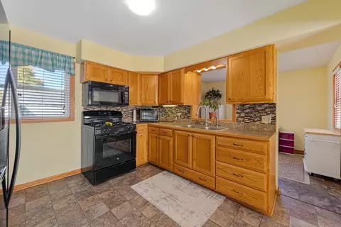 Kitchen - 1269 River Rd, Windom, MN 56101 photo 2 of 4