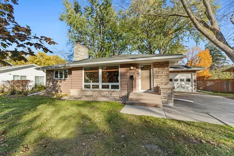 1306 Valders Ave N, Golden Valley, MN 55427
