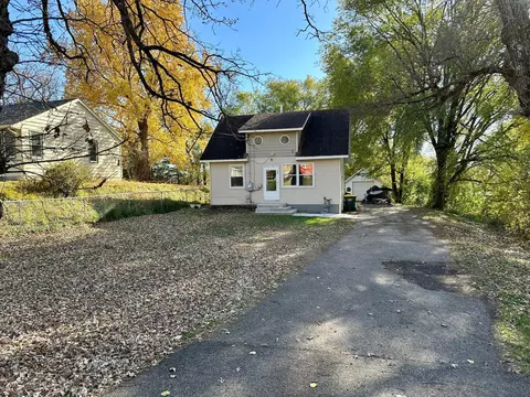 109 1st Ave NW, New London, MN 56273