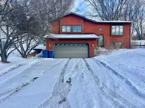 1018 N Benton Dr, Sauk Rapids, MN 56379