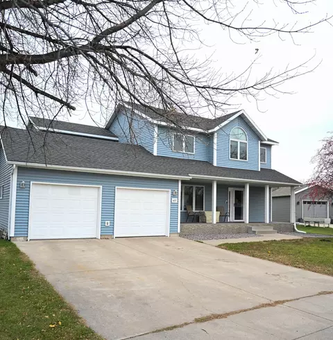 407 Kroshus Dr, Dilworth, MN 56529