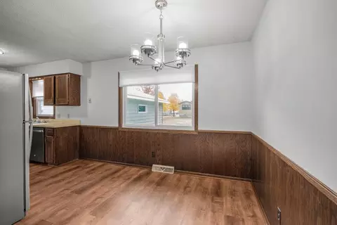 704 11th Ave SE, Willmar, MN 56201 photo 4