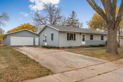 704 11th Ave SE, Willmar, MN 56201