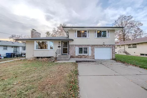 1633 Etna St, Saint Paul, MN 55106