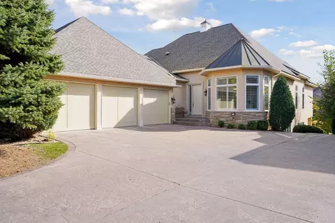 160 Stonebridge Rd, Saint Paul, MN 55118
