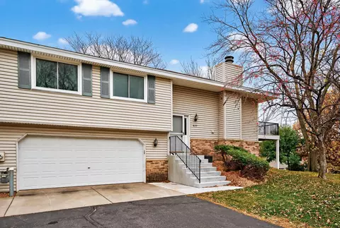 825 Evergreen Cir, Burnsville, MN 55337