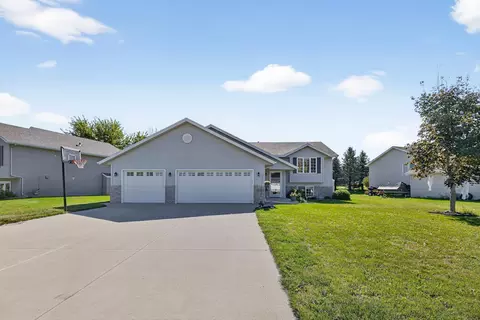 1306 6th St NE, Stewartville, MN 55976