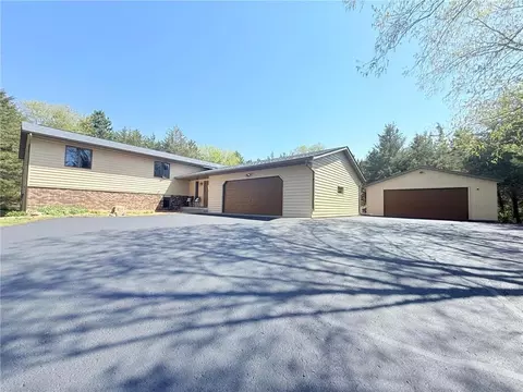 1069 Hunter Rdg, Hudson, WI 54016