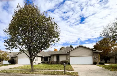 1412 Kings Run Dr NW, Rochester, MN 55901
