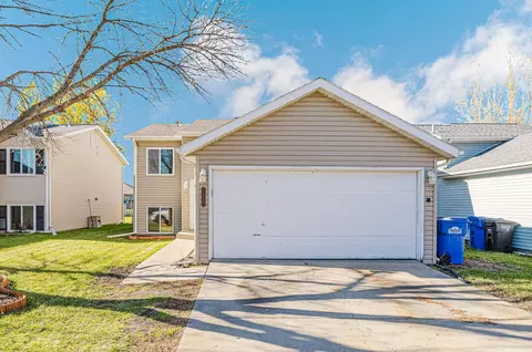 5521 20th St S, Fargo, ND 58104