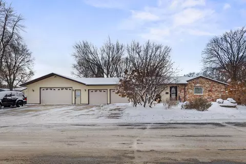 200 Griffin Ave NE, Hutchinson, MN 55350